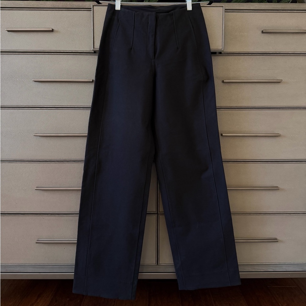 Lululemon Athletica Utilitech Relaxed-Fit
Mid-Rise Trouser in Black size 2